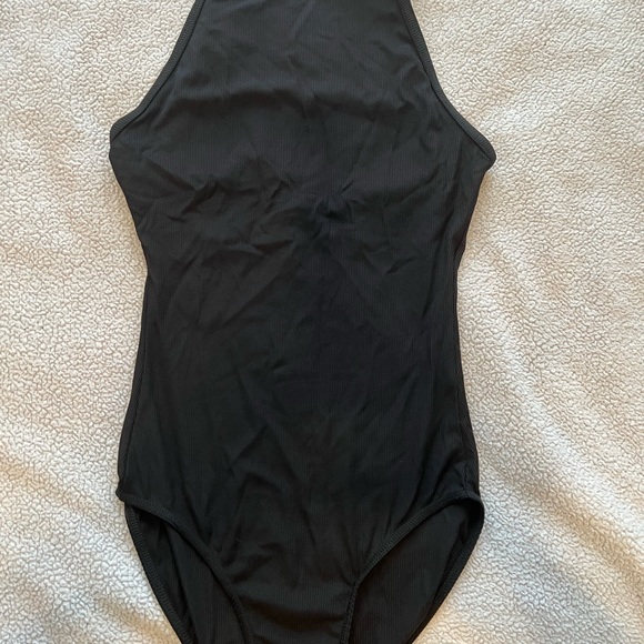 DANZNMOTION
Womens Ribbed Back Keyhole Halter Leotard (black) Size M - Picture 4 of 6
